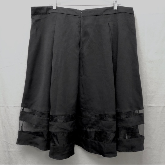 Torrid | Pleated Mesh-Panel Midi Skirt - Picture 5 of 7